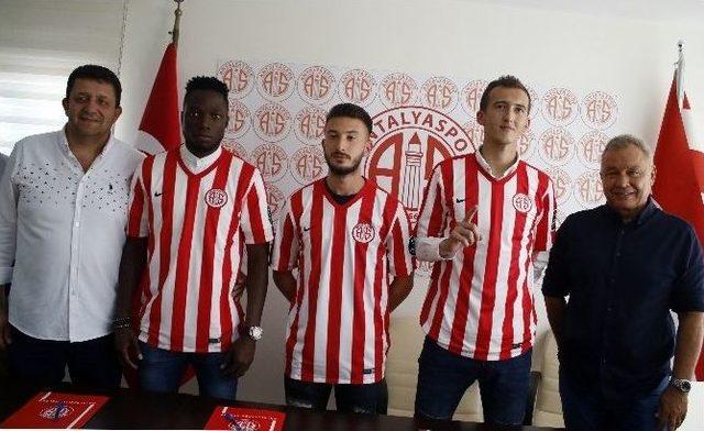 Antalyaspor’da 3 İmza