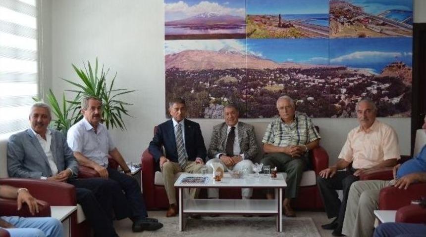 İş Adamı Ahmet Eren Adilcevaz&rsquo;ı Ziyaret Etti