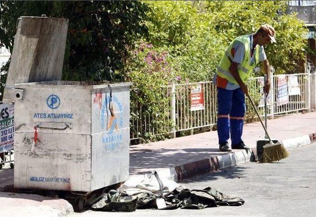 Çöpteki Yırtık Askeri Kamuflaj Paniğe Neden Oldu