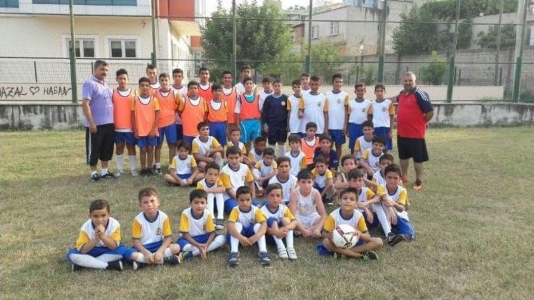 Y&uuml;reğir&rsquo;de Yaz Futbol Okulu Devam Ediyor
