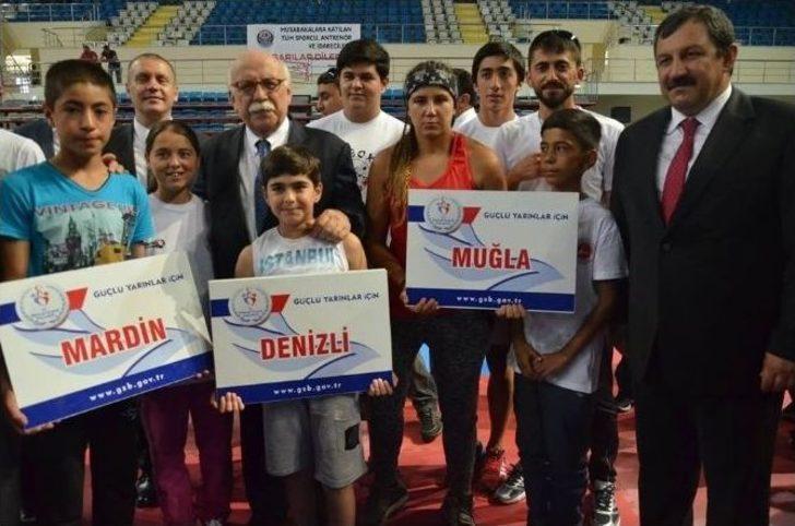 Merkez Haberleri: Boks şampiyonasında Türkiye üçüncüsü oldu 95