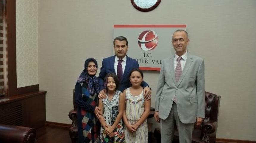 Minik Y&uuml;rekler Şehit Ve Gazileri Unutmadı