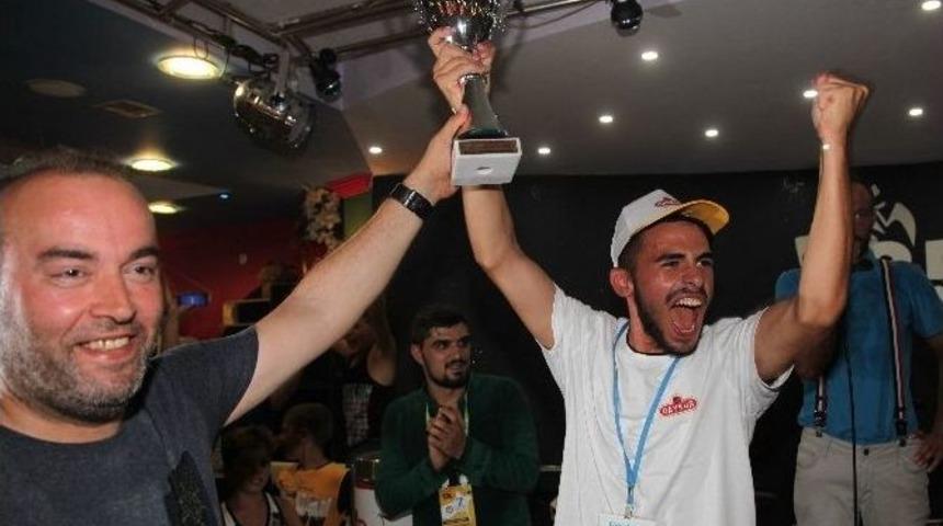 Sıcak &Ccedil;ay İ&ccedil;me Yarışması