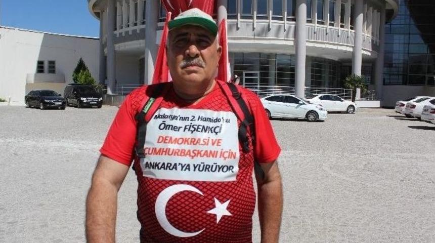 Milli İrade İ&ccedil;in Yollara D&uuml;şen Yaşlı Adam Rahatsızlandı