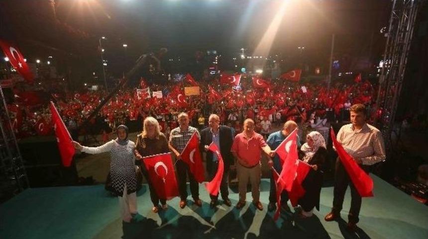 Wolfgang M&uuml;ller: "t&uuml;m D&uuml;nya T&uuml;rklerin G&uuml;c&uuml;n&uuml; G&ouml;rd&uuml;"