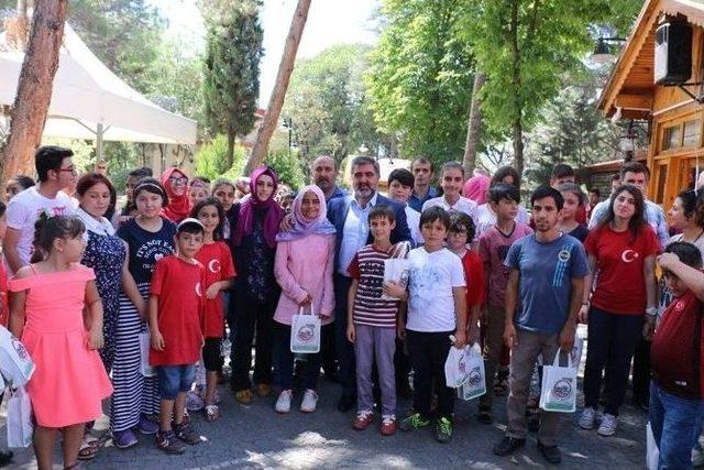 Başkan Özdemir Gençleri Yemekte Ağırladı