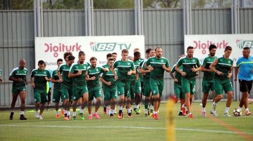 Bursaspor&rsquo;da Y&uuml;zler G&uuml;l&uuml;yor