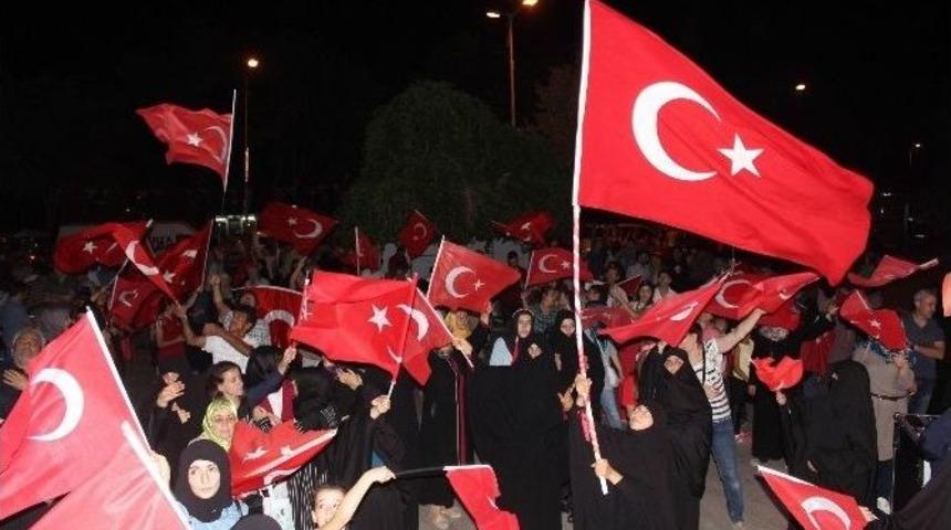 Tekirdağ&rsquo;da Demokrasi N&ouml;beti Coşkuyla S&uuml;r&uuml;yor