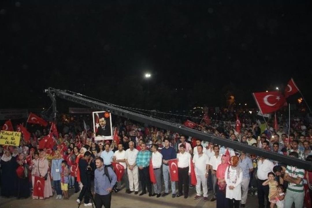 Diyarbakır&rsquo;da Demokrasi N&ouml;beti Devam Ediyor