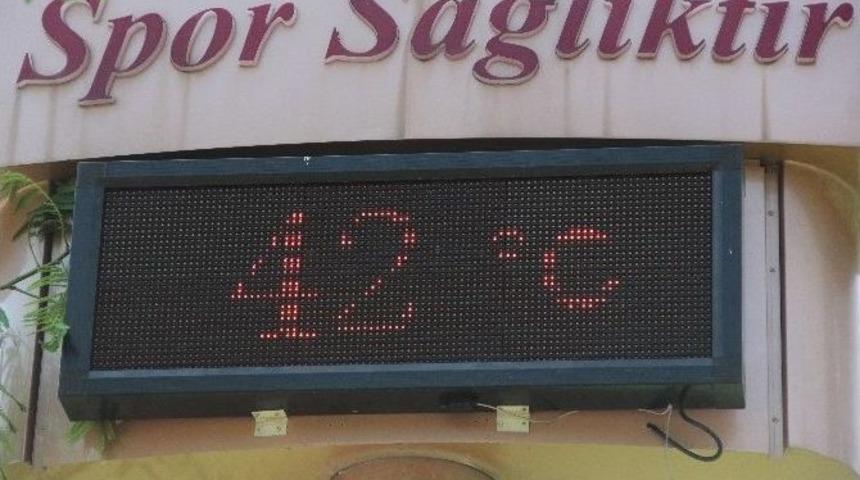 Adana&rsquo;da Termometreler 42 Dereceyi G&ouml;sterdi