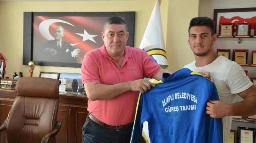 G&uuml;reş&ccedil;iler Eşofmanla &Ouml;d&uuml;llendirildi