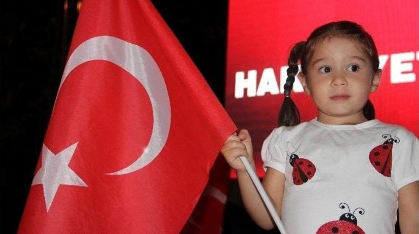 Demokrasi N&ouml;beti Birlik Ve Beraberlik İ&ccedil;erisinde Devam Ediyor