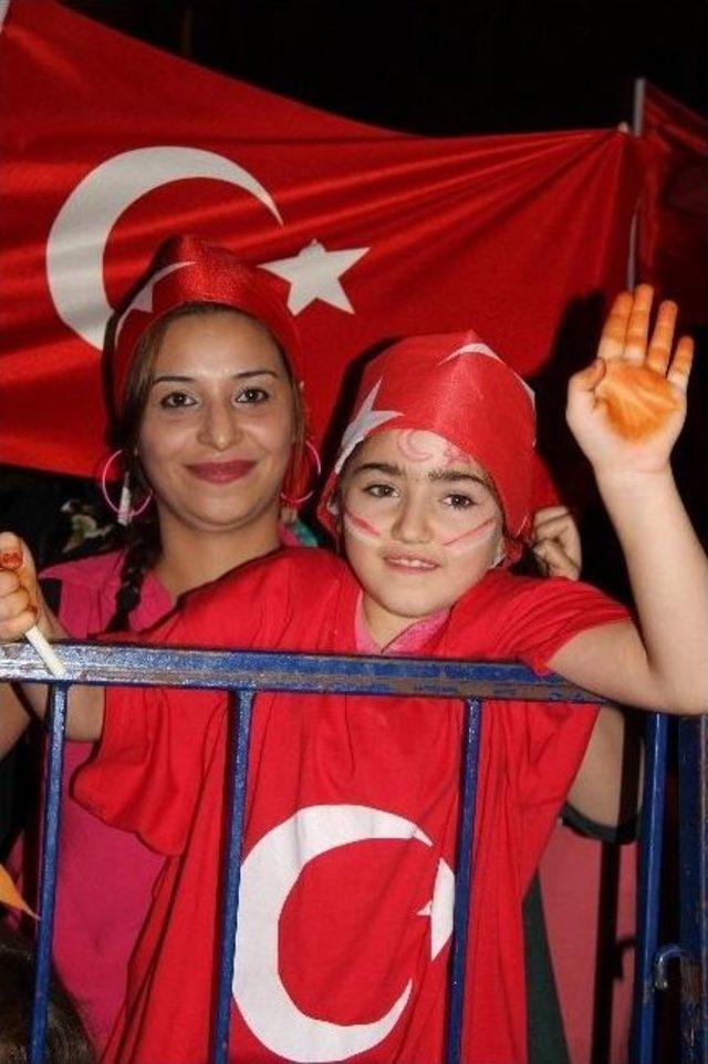 Demokrasi Nöbeti Birlik Ve Beraberlik İçerisinde Devam Ediyor