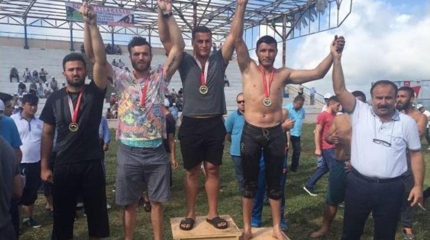 B&uuml;y&uuml;kşehirli G&uuml;reş&ccedil;iler, K&uuml;rs&uuml;den İnmiyor