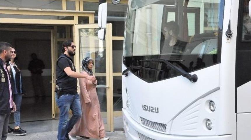 Uşak&rsquo;ta Fet&ouml;&rsquo;ye İnsan Kaynağı Sağlayan 21 &rsquo;abla&rsquo; Adliyeye Sevk Edildi
