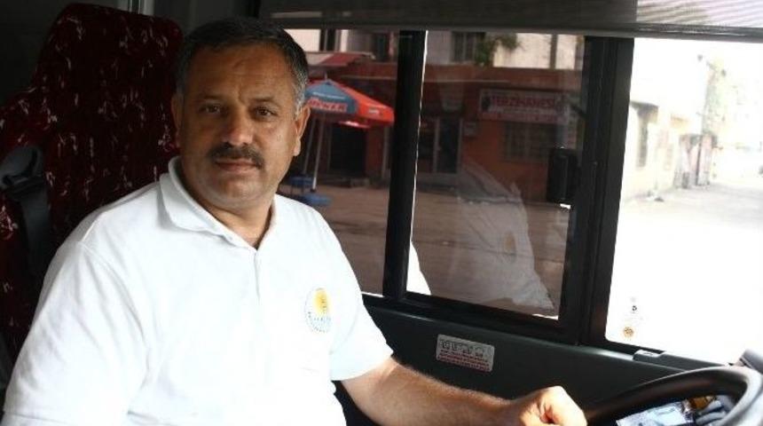 Kahraman Şof&ouml;r Bayılan Hastasını Teredd&uuml;ts&uuml;z Kurtarmış