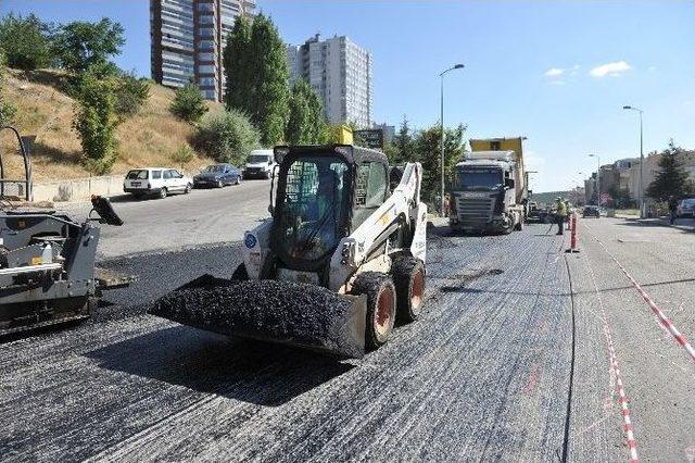 Yenilenen Dikmen Caddesi’nde Asfalt Serimi Başladı