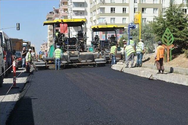 Yenilenen Dikmen Caddesi’nde Asfalt Serimi Başladı