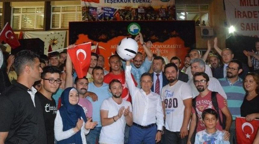 Sinoplular Demokrasi N&ouml;betini S&uuml;rd&uuml;r&uuml;yor