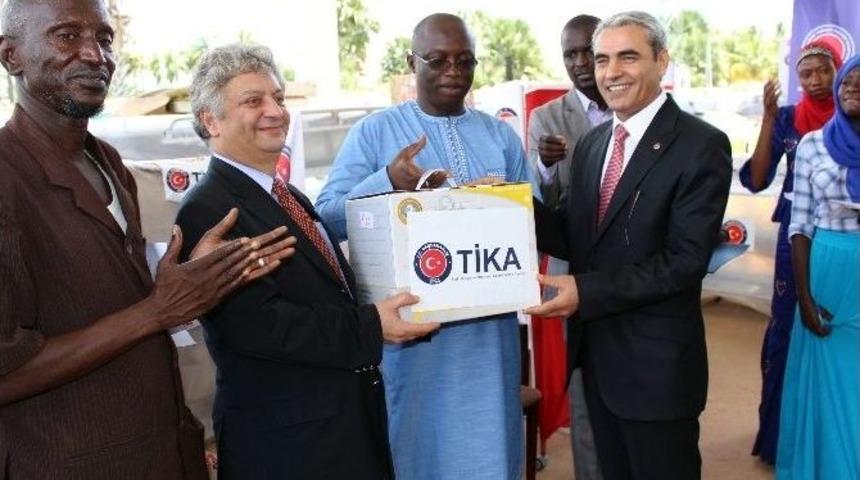 Tika&rsquo;dan Gambiya&rsquo;daki Sağlık Merkezlerine Ekipman Ve Malzeme Desteği