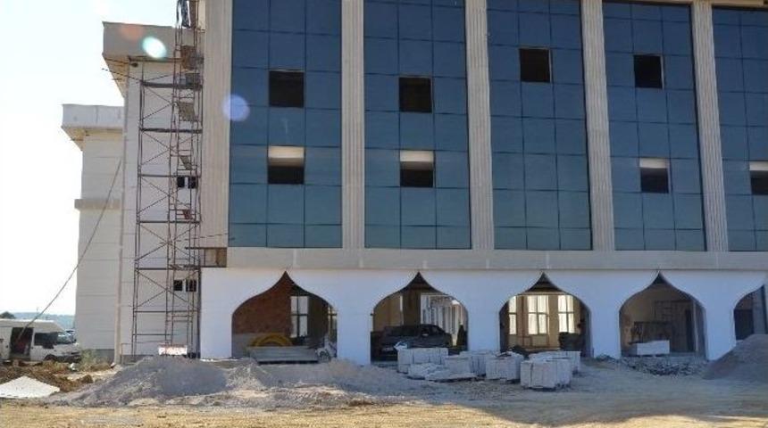 Sinop İlahiyat Fak&uuml;ltesi Binası G&uuml;n Sayıyor