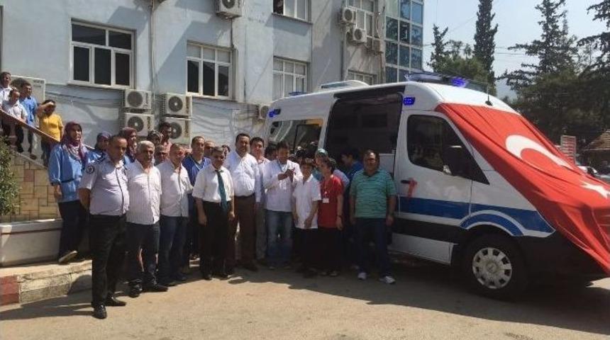Gen&ccedil; Yaşta Kaybettiği Oğlu İ&ccedil;in Ambulans Bağışladı