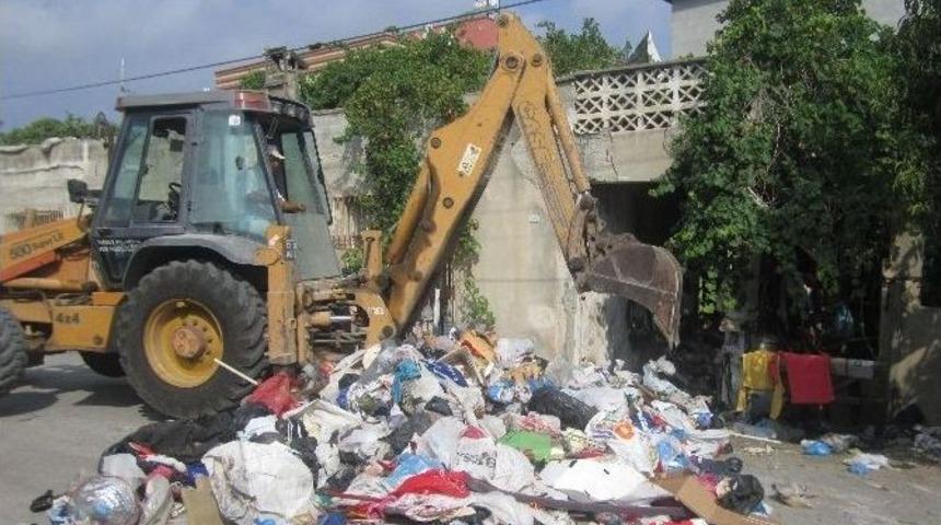 Evden 2 Kamyon Dolusu &Ccedil;&ouml;p &Ccedil;ıktı