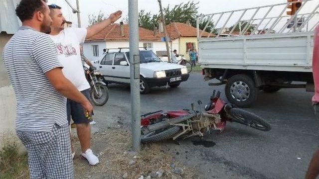 Burhaniye’de Trafik Kazası: 2 Yaralı