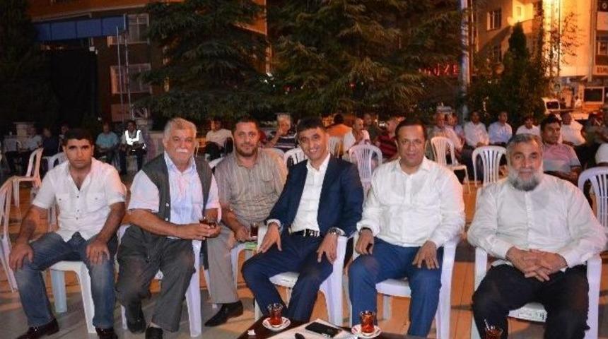 Dilovası’nda Milli İrade Nöbetine Vatandaşlar Akın Etti