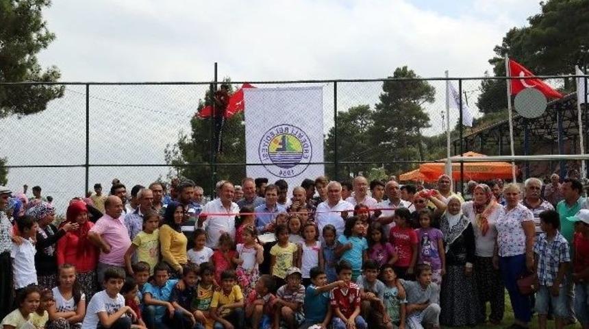 Erdemli Belediyesi Çerçili Mahallesi’ne Futbol Sahası Yaptı