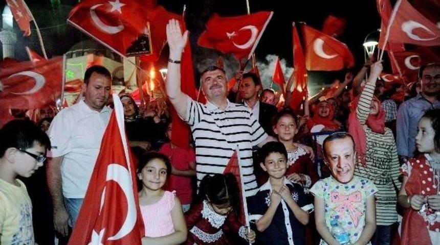 Akyürek: “başkomutanımız Gibi Dik Duracağız”