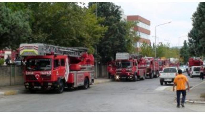 Tuzla’daki Fabrika Yangını Kontrol Altına Alındı