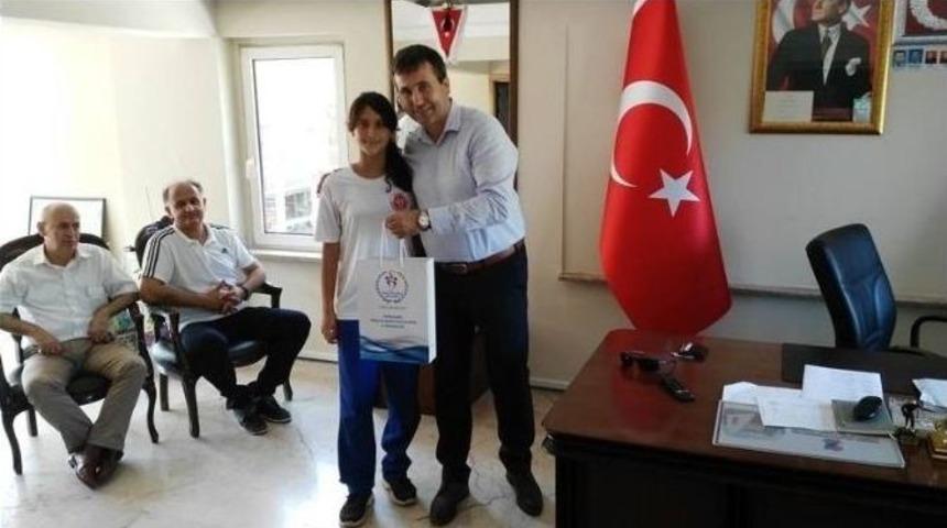 Taewondo&rsquo;da Dereceye Giren Sporcular Karayılmaz&rsquo;ı Ziyaret Etti