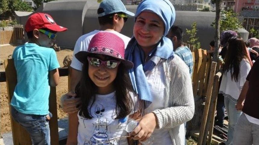 T&uuml;rkiye&rsquo;nin İlk Zırhlı Gergedanı Samir&rsquo;e Yoğun İlgi