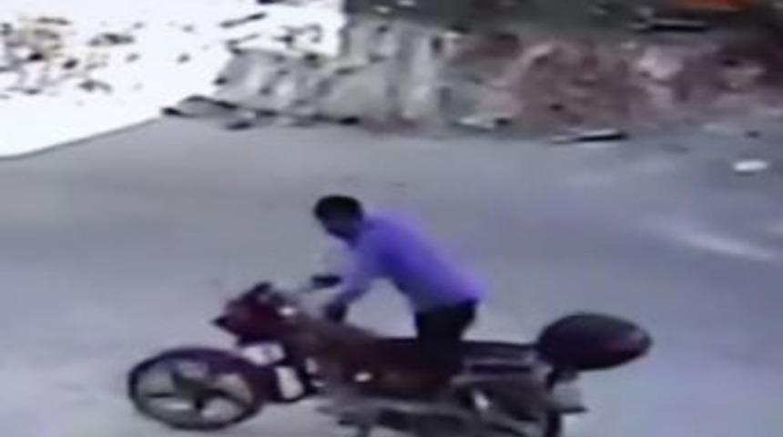 Mardin&rsquo;de Motosiklet Hırsızlığı Kamerada