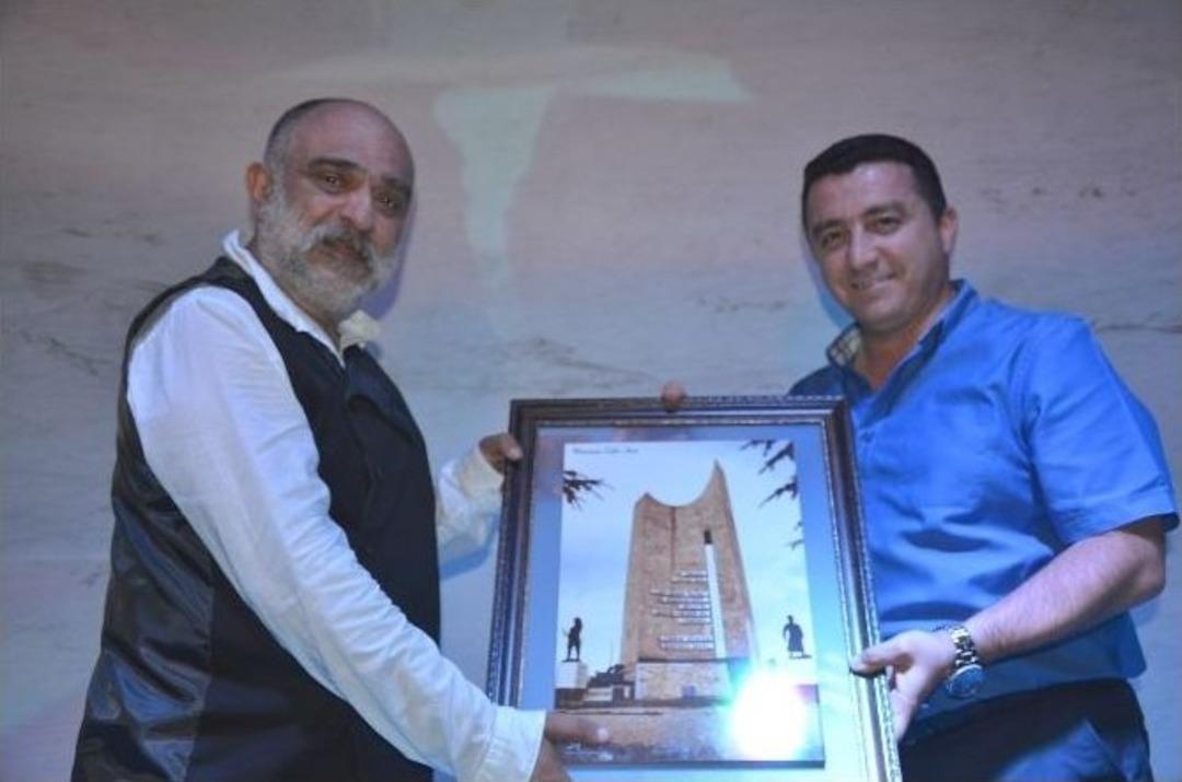 Demokrasi N&ouml;betine &Ouml;mer D&ouml;ngeloğlu Ve Mehmet &Ccedil;elik Desteği