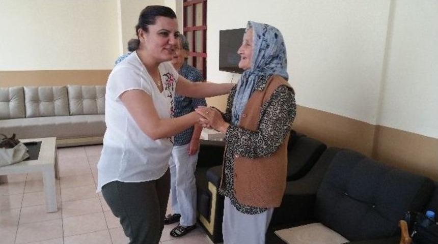 Chp Kocaeli Milletvekili H&uuml;rriyet, Huzurevi Sakinlerinin Sorunlarını Bakanla G&ouml;r&uuml;şt&uuml;