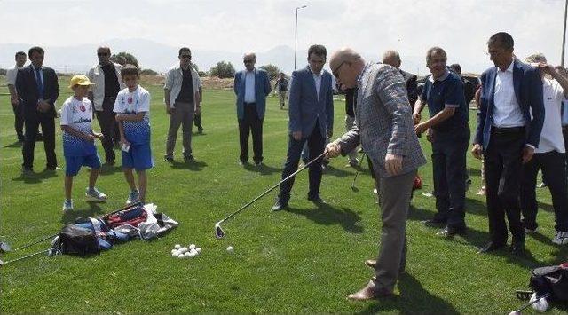 Büyükşehir Geleceğin Golfçülerini Yetiştiriyor