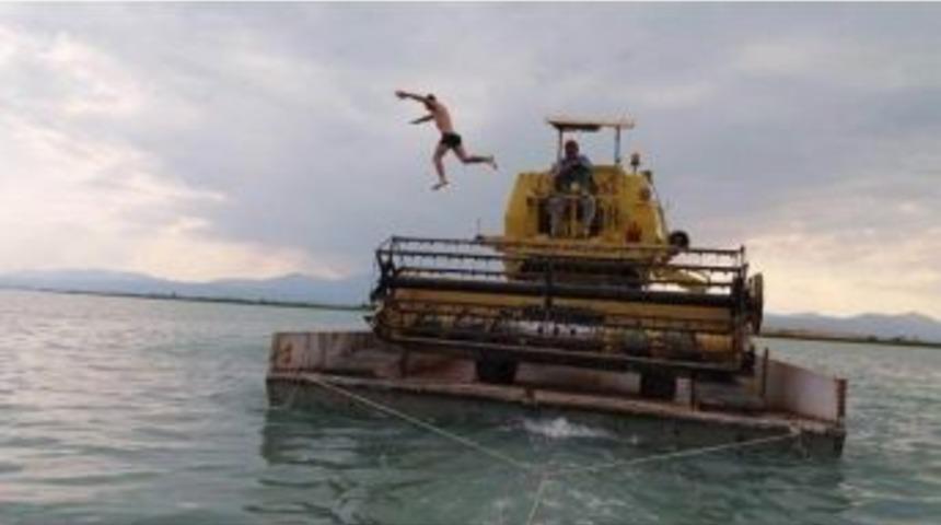 G&ouml;l &Uuml;zerinde Bi&ccedil;erd&ouml;verin Ada Yolculuğu