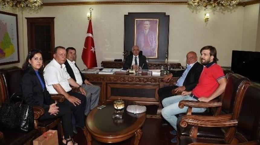 Vali Tuna Kızılay Heyetini Kabul Etti