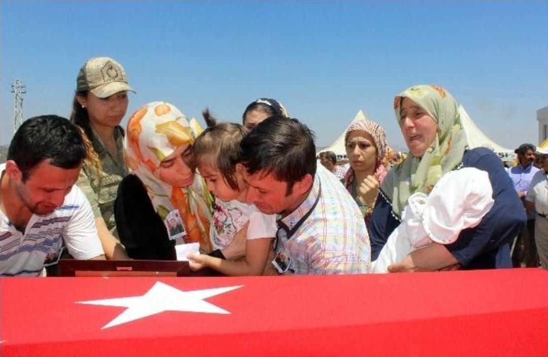 Şehit Uzman &Ccedil;avuş Kara, G&ouml;zyaşlarıyla Toprağa Verildi