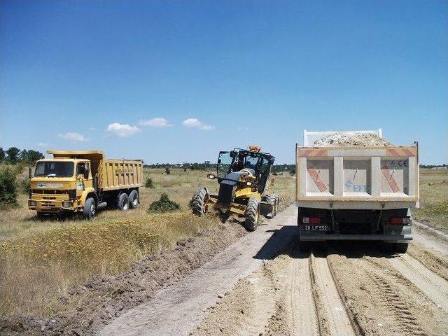 Seyitgazi Belediyesi Bağlatı Yollarını Elden Geçiriyor