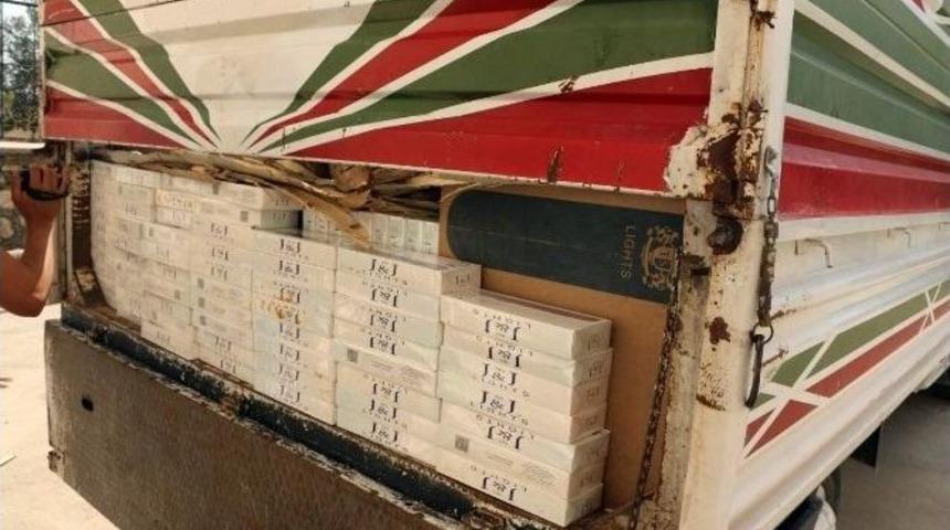 Silvan&rsquo;da Yol Uygulamasında Bol Miktarda Ka&ccedil;ak Sigara Ele Ge&ccedil;irildi