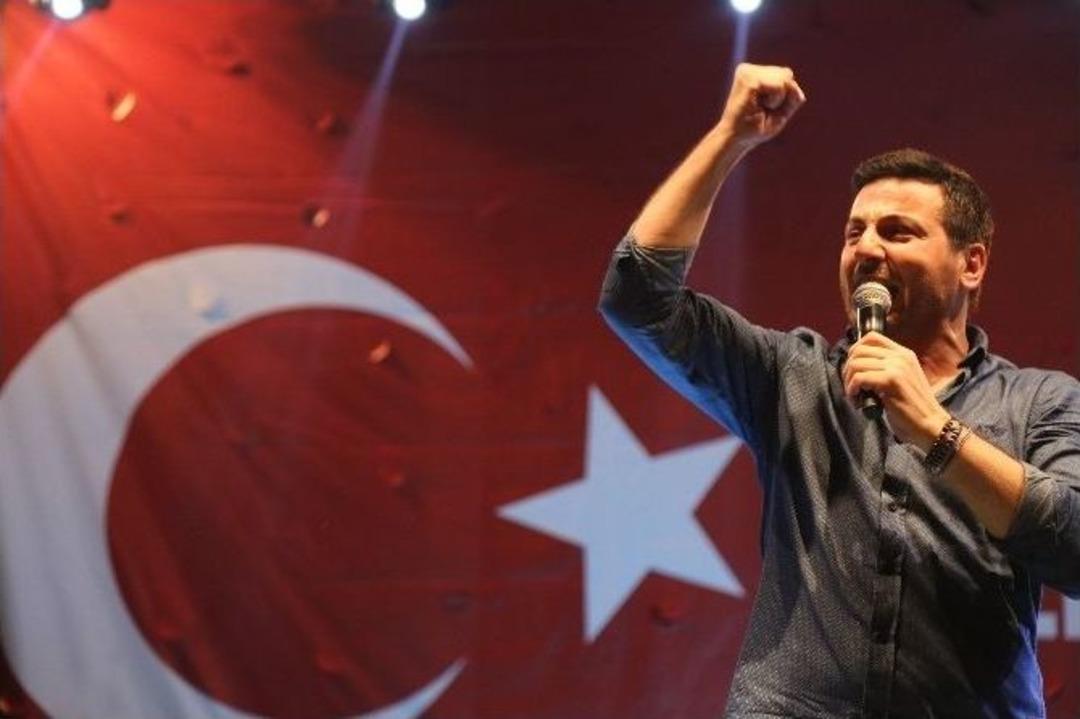 Davut G&uuml;loğlu &lsquo;susan&rsquo; Sanat&ccedil;ılara Tepki G&ouml;sterdi