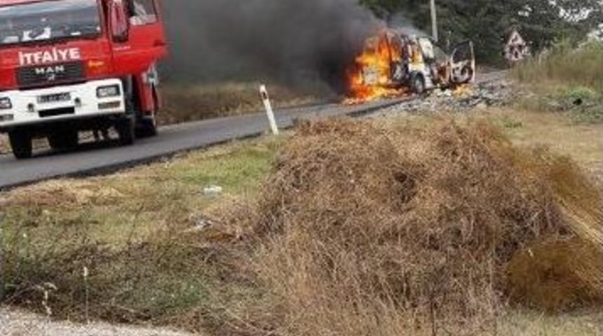 Seyir Halindeki Ara&ccedil; Cayır Cayır Yandı