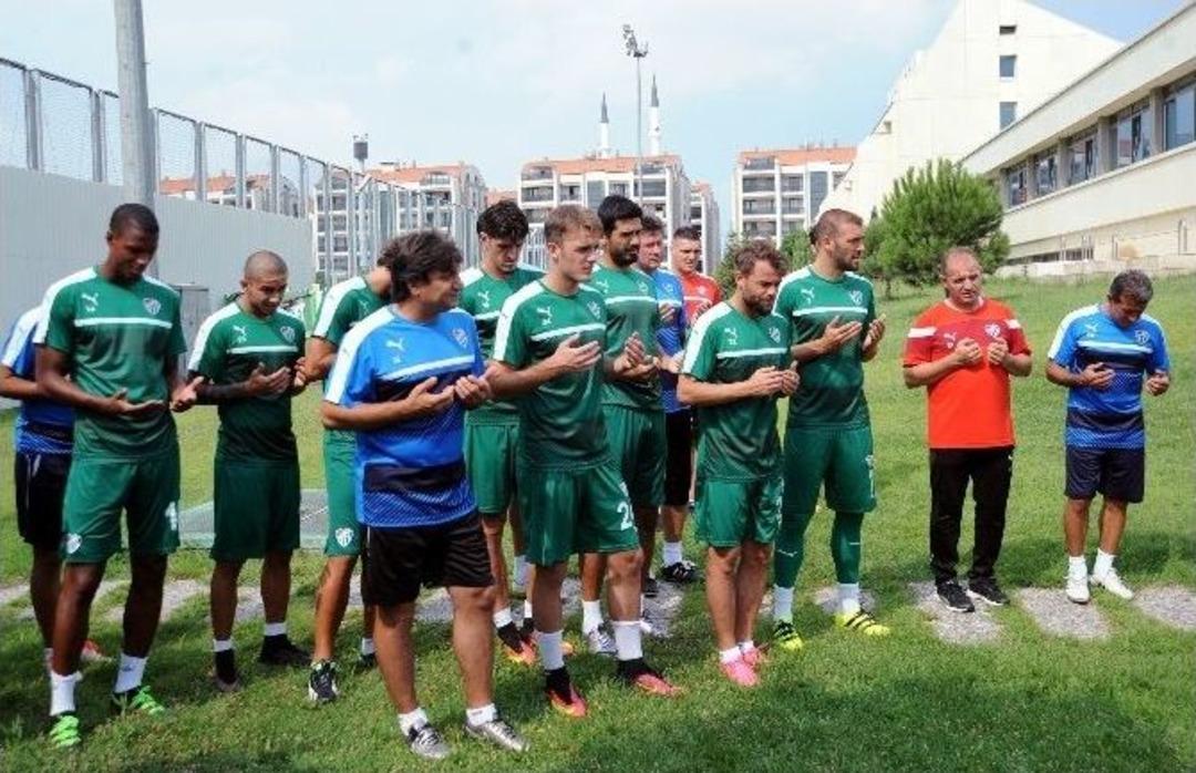 Bursaspor Antrenman &Ouml;ncesi Kurban Kesti