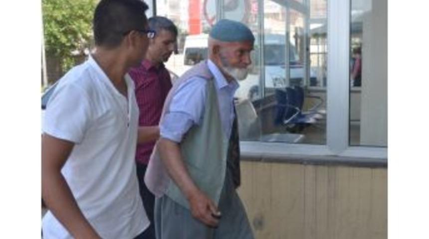 Yılanın Soktuğu Yaşlı Adam Hastanelik Oldu