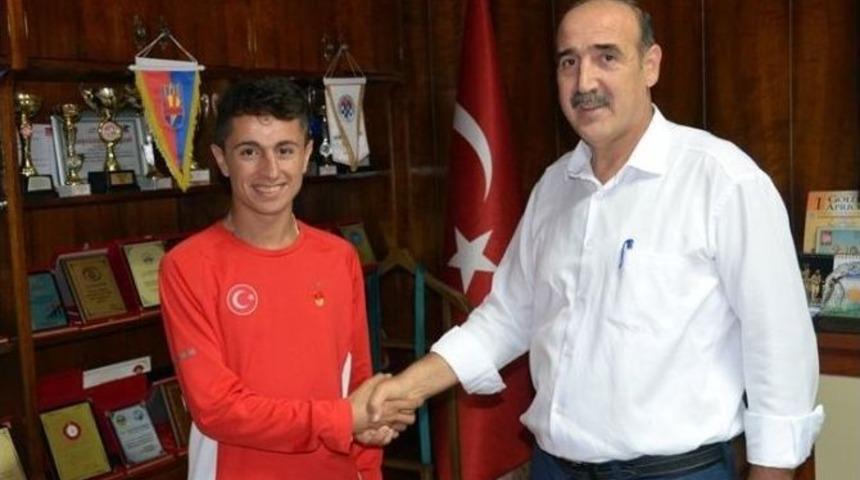 Malatyalı Atletten B&uuml;y&uuml;k Başarı