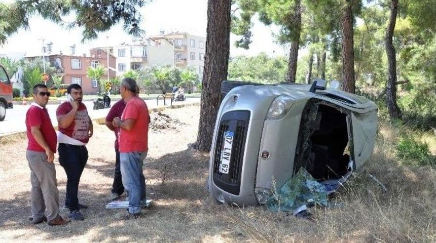 Antalya&rsquo;da Kamyonet Devrildi: 5 Yaralı