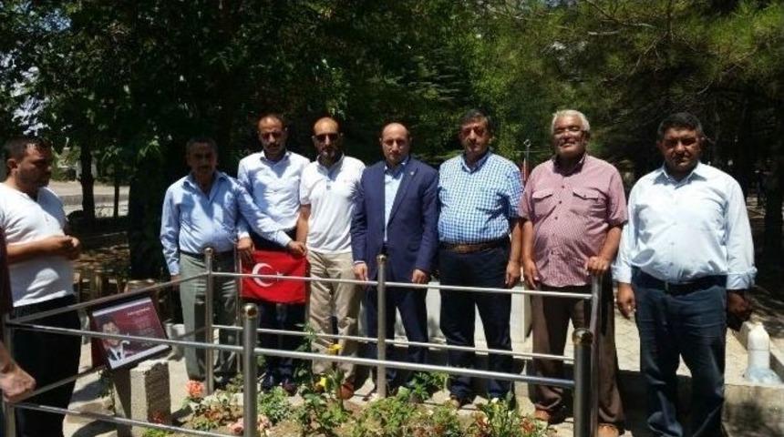 İsmail Emrah Karayel&rsquo;den Kahraman Şehit Halisdemir&rsquo;in Baba Evine Ziyaret